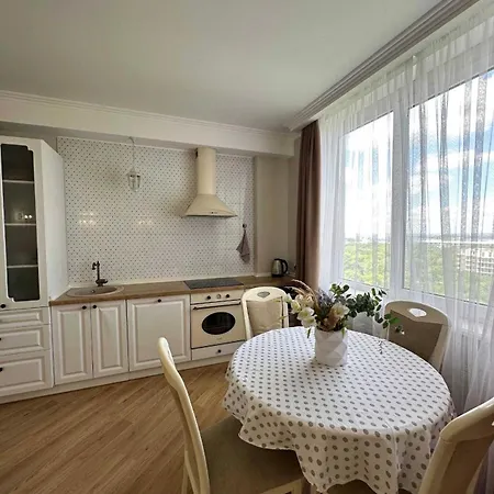 Apartment Blue Bird Near The Sea And Downtown Odessa